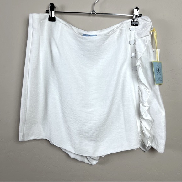 CeCe Ruffle Button Trim High Rise Skort - Picture 5 of 11